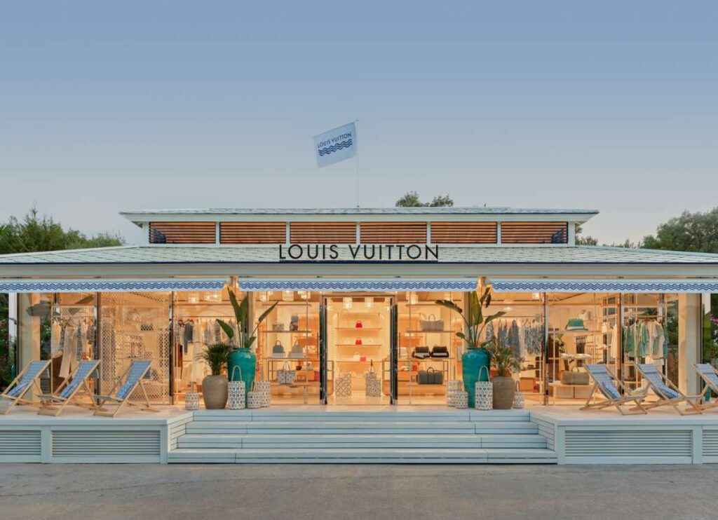 Louis Vuitton Pop-Up At Mandarin Oriental - Apparel