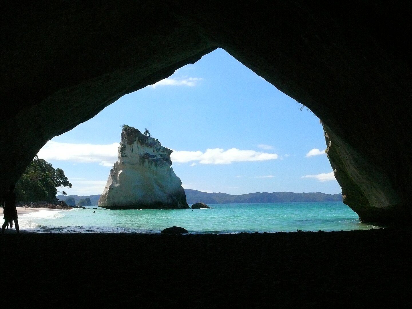 Cathedral Cove, New Zealand | credit: Superjul, CC BY-SA 3.0 via Wikimedia Commons
