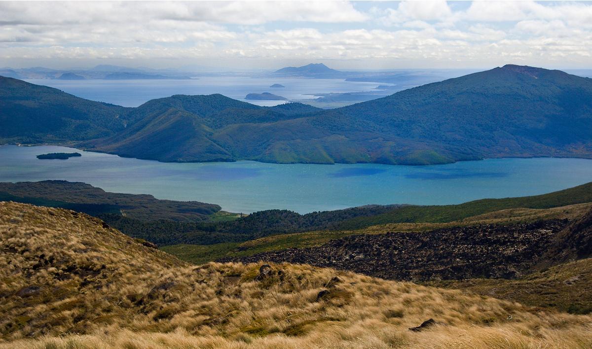 View from Tongariro Alpine Crossing | credit: Partyzane, CC BY 3.0 via Wikimedia Commons