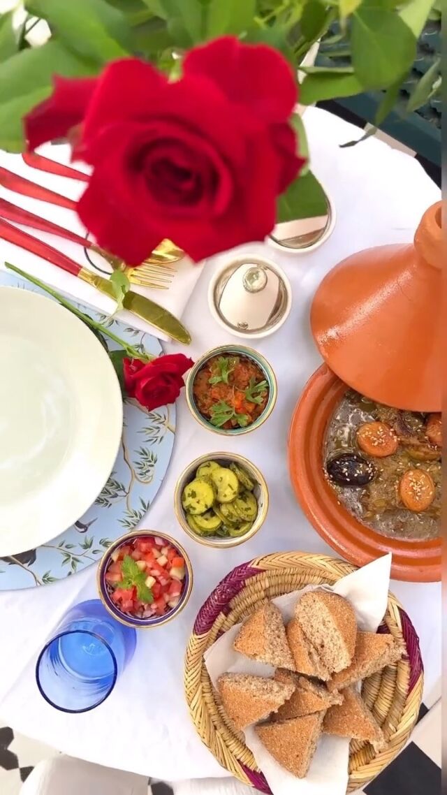 Let’s pretends for a moment, our Monday morning started in Morocco like this 🥖🍅🍳

#luxurytravelau #luxuruytravelmagazine #morocco #luxurymorocco 

🎥@visit_morocco_  @tunisianbedouin