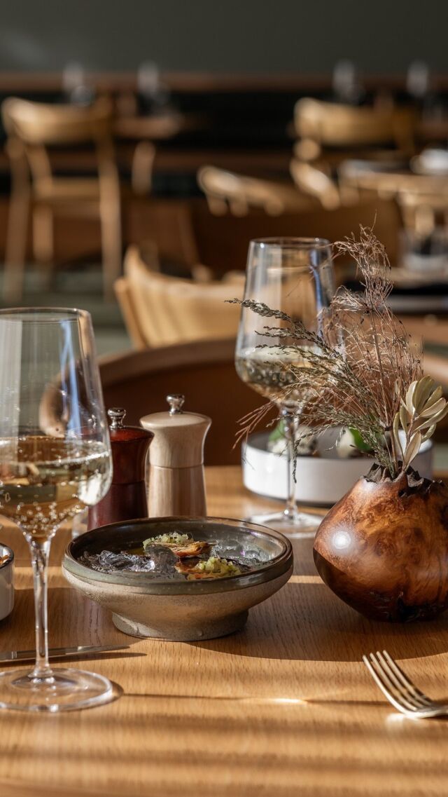 Weekend Finds in the West 🍷🍽️

Crawley’s newest local favorite, @west.kitchen.bar, offers a serene riverside dining experience like no other. Celebrating the best of Western Australia’s flavours, this gem along the Swan River is your go-to for an unforgettable meal in an idyllic setting.

With a menu that’s a love letter to local produce and the charm of an open-air terrace, it’s the perfect place to unwind and indulge any day of the week.

🎥 @west.kitchen.bar 

#PerthEats #SwanRiverDining #WestKitchenBar #luxurytravelau #EatLocal #LuxuryTravelMag #WeekendFinds