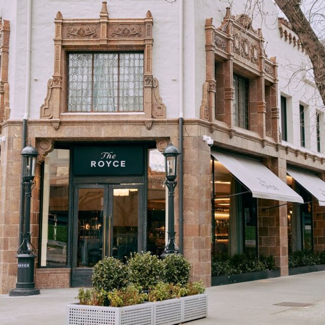 Conjuring a rare combination of intimacy and grandeur, this glamorous Melbourne newcomer doesn’t disappoint @roycehotelmelbourne. 

Article: www.luxurytravelmag.com.au/article/the-royce-melbourne/

#LuxuryTravelAu #Melbourne #MelbourneHotel