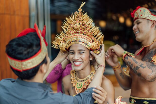 Discover the Heartbeat of Bali at @hotelindigobali 🏝 Where luxury meets local charm, experience the ultimate seaside retreat with stunning beachfront views, culturally inspired design, and unparalleled service. 

Dive into the vibrant life of Bali with our local food, art, and wellness offerings right at your doorstep. #SponPost

www.luxurytravelmag.com.au/article/is-this-seaside-hotel-the-beating-heart-of-bali/